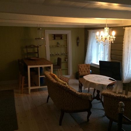Gjestehuset Ibsen Grimstad  Exteriör bild