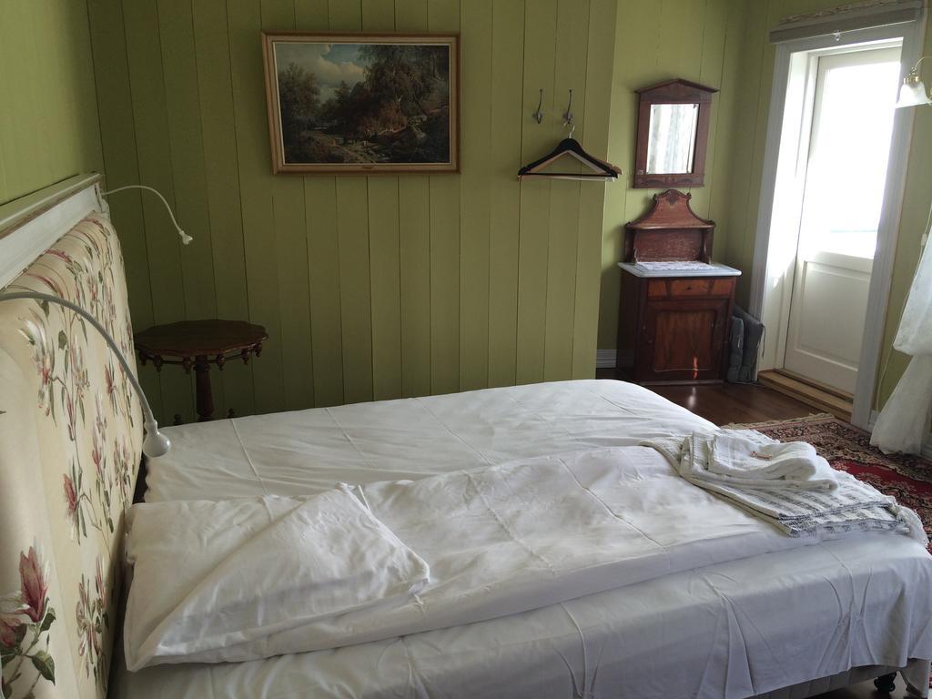 Gjestehuset Ibsen Grimstad  Exteriör bild