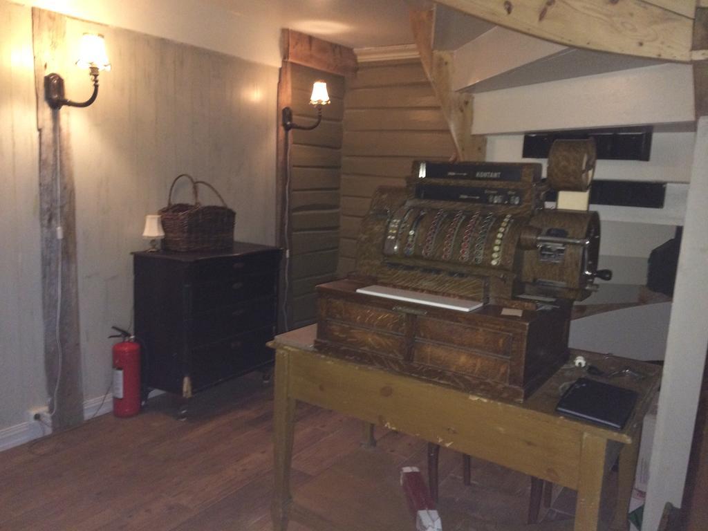 Gjestehuset Ibsen Grimstad  Exteriör bild