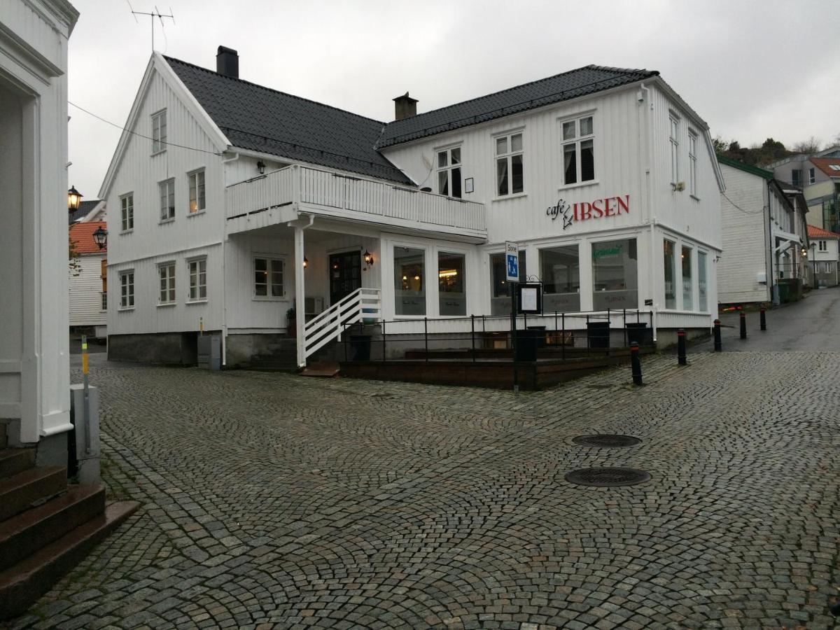 Gjestehuset Ibsen Grimstad  Rum bild